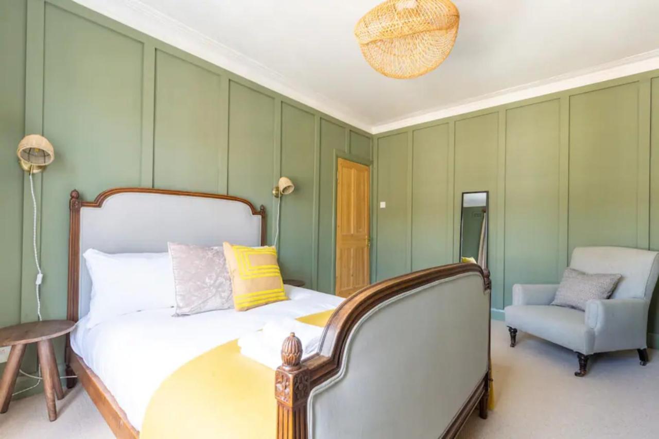 Luxuriously Designed 3 Bedroom In Clapham Apartment London