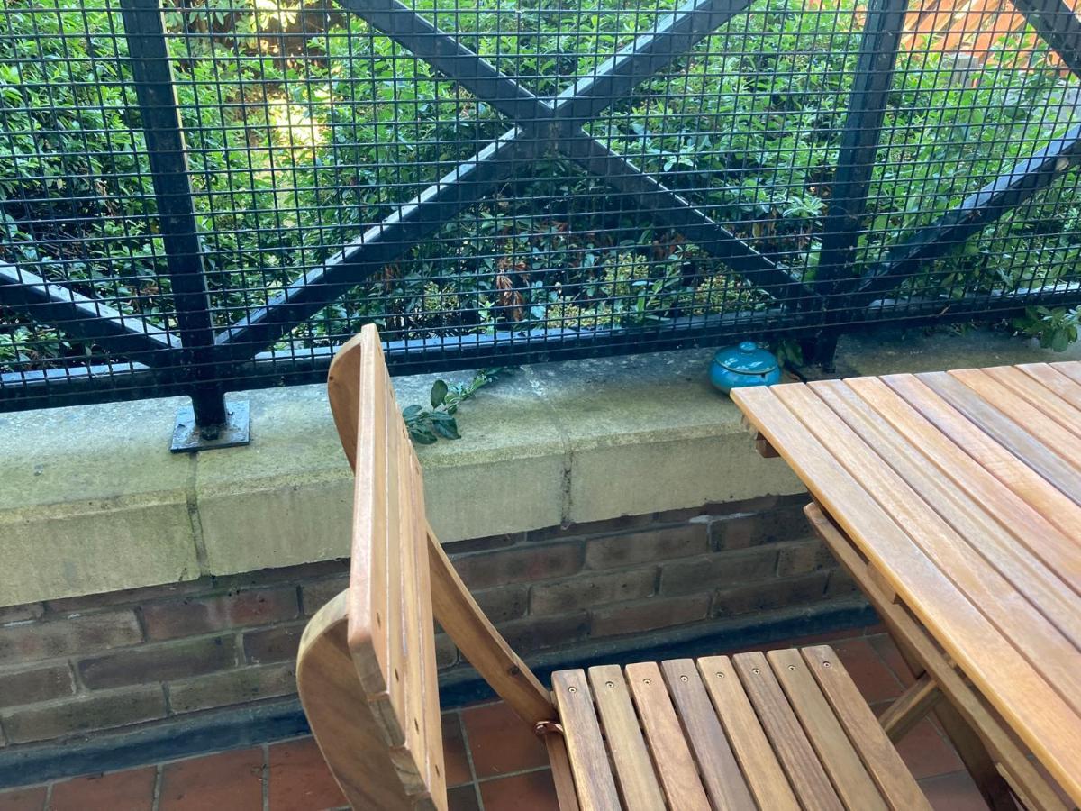 Rum i privatbostad Comfortable With Private Balcony And Shared House *