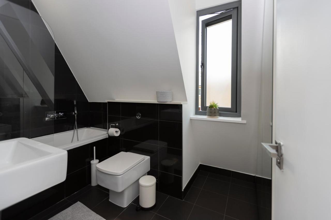 Stunning 3 Bedroom Penthouse With Terrace And Lift London