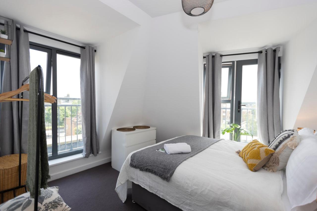 Stunning 3 Bedroom Penthouse With Terrace And Lift Apartment *