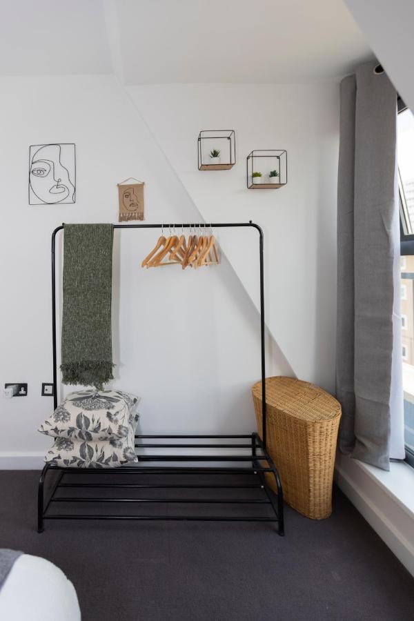 Stunning 3 Bedroom Penthouse With Terrace And Lift Apartment *