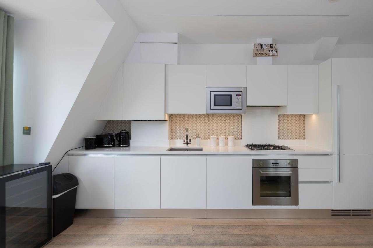Stunning 3 Bedroom Penthouse With Terrace And Lift Apartment *