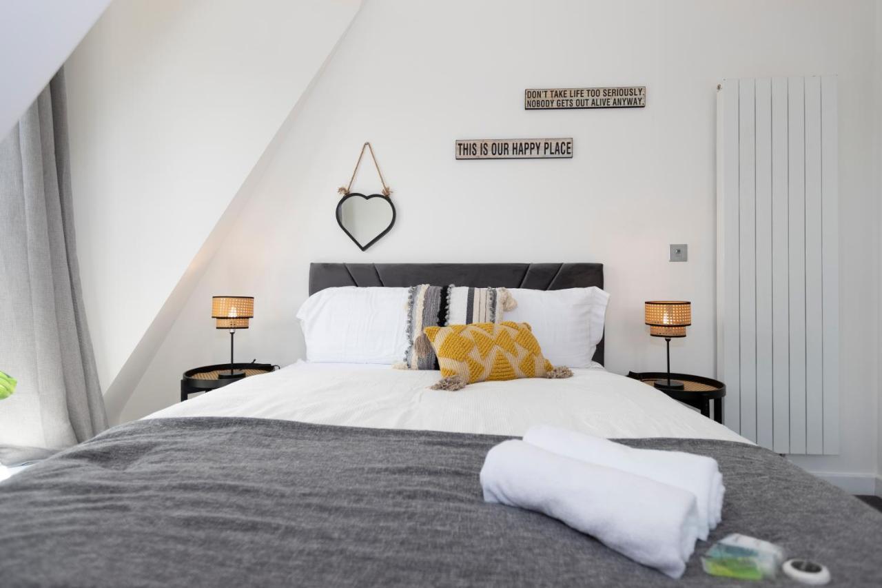 Stunning 3 Bedroom Penthouse With Terrace And Lift London