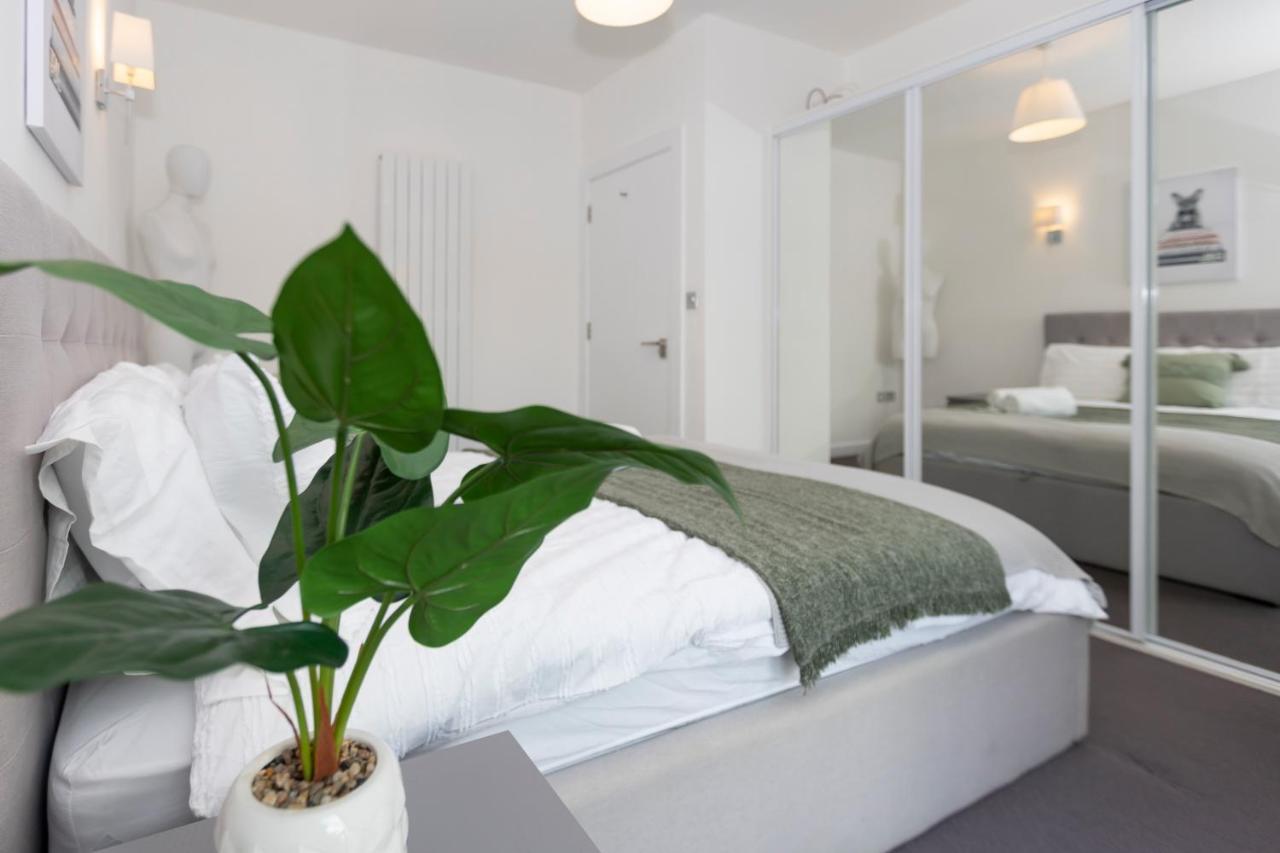 Stunning 3 Bedroom Penthouse With Terrace And Lift * London