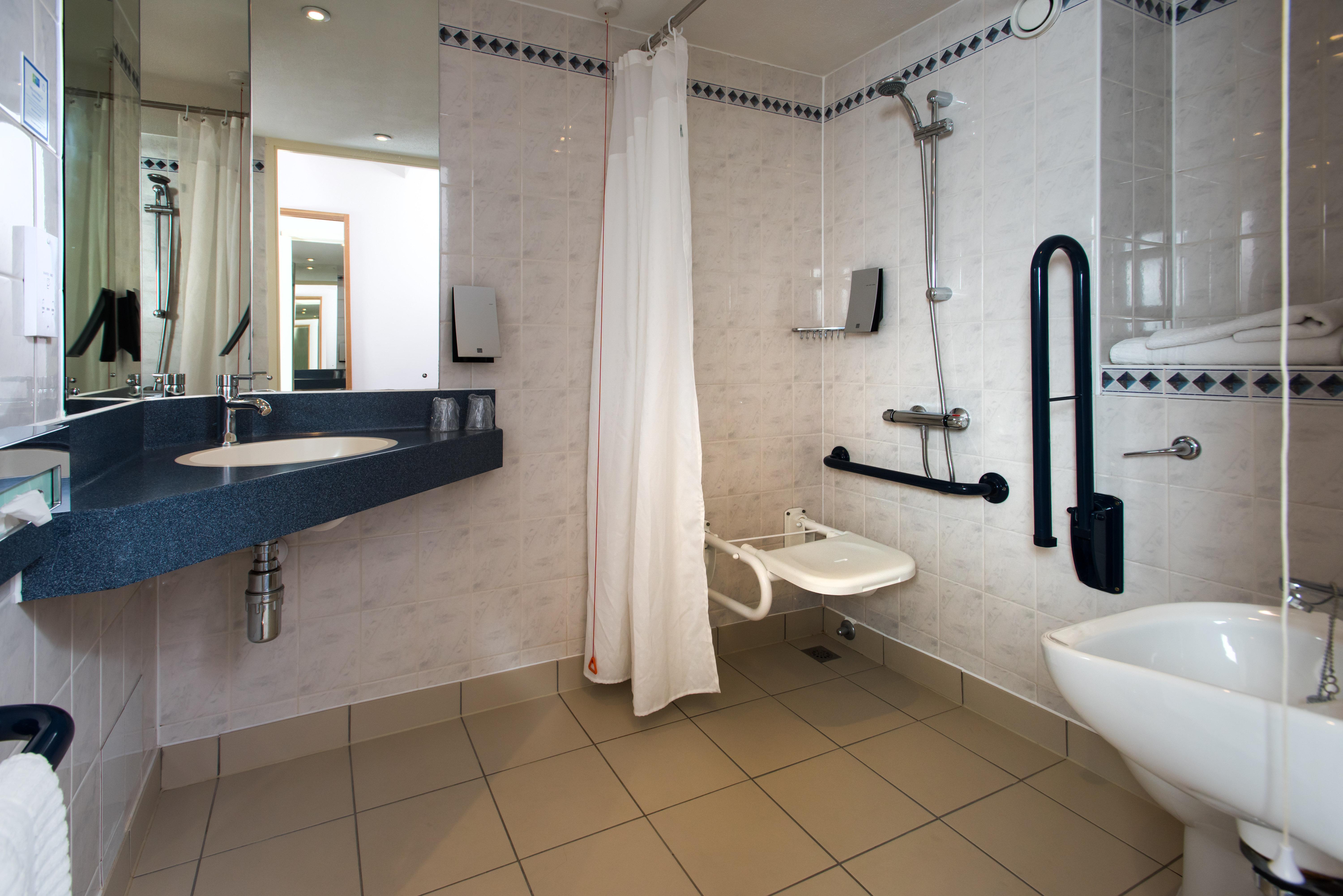 Hotel Holiday Express London-wimbledon-south, An Ihg 3*