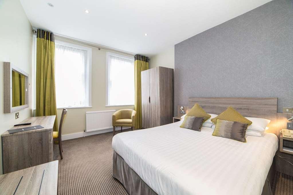 Phoenix Hotel 4*
