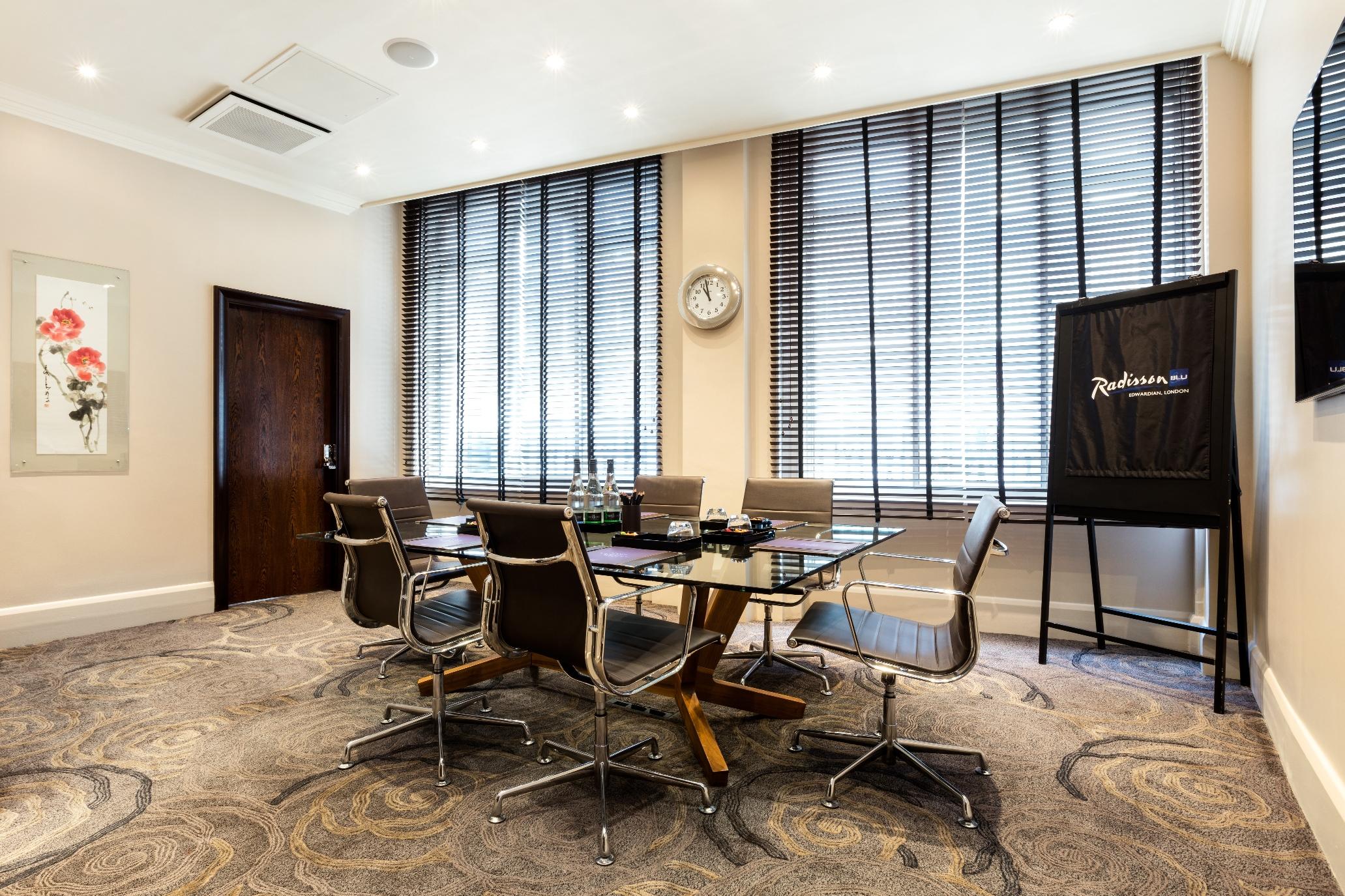 Hotel Radisson Blu Hotel, Tottenham Court Road - Formerly Kenilworth 4*