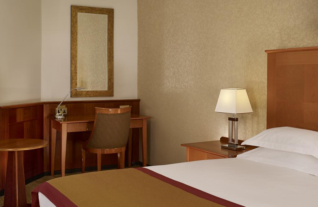 Hotel Millennium And Conference Centre Gloucester 4*