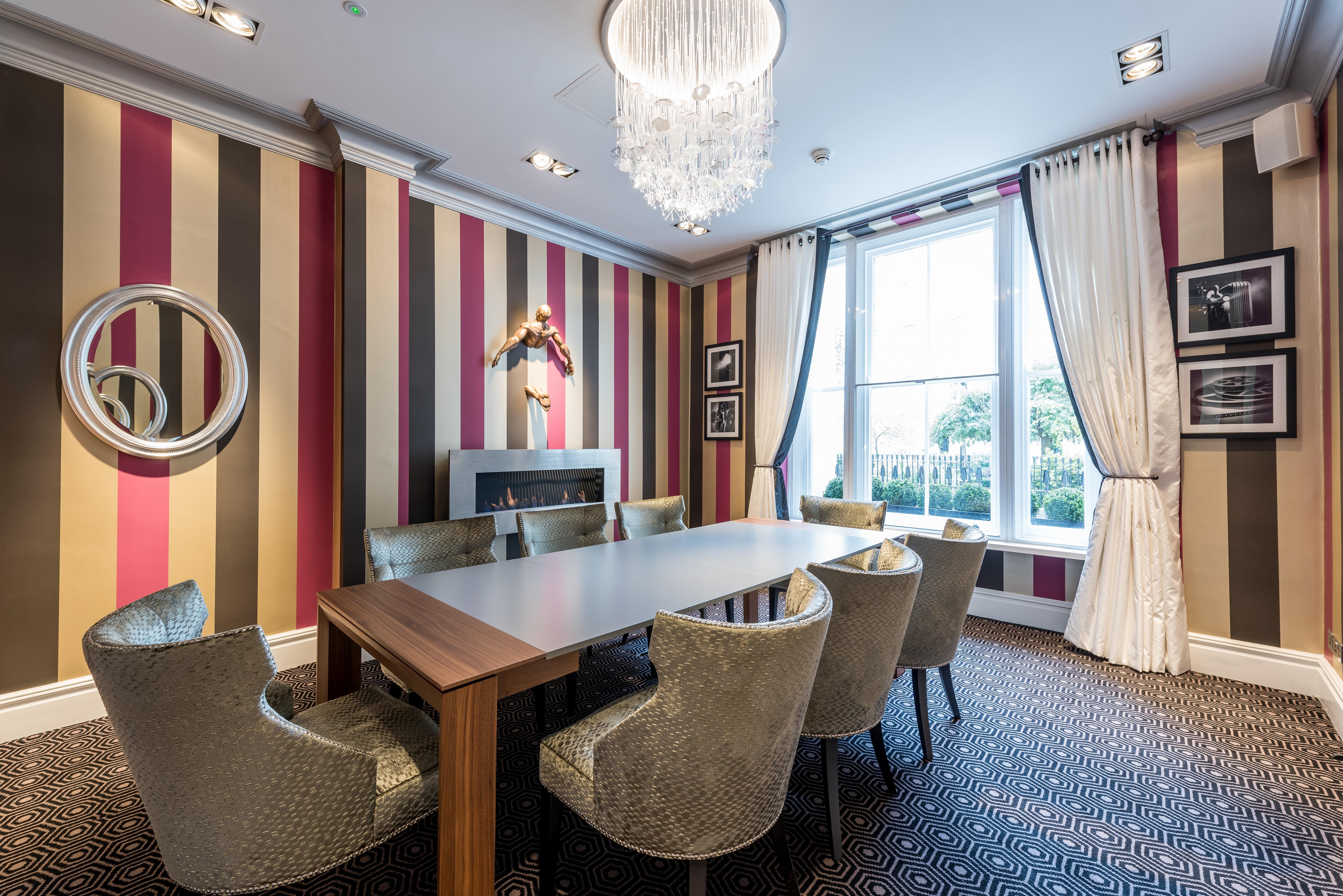 Mercure Hyde Park Hotel 4*