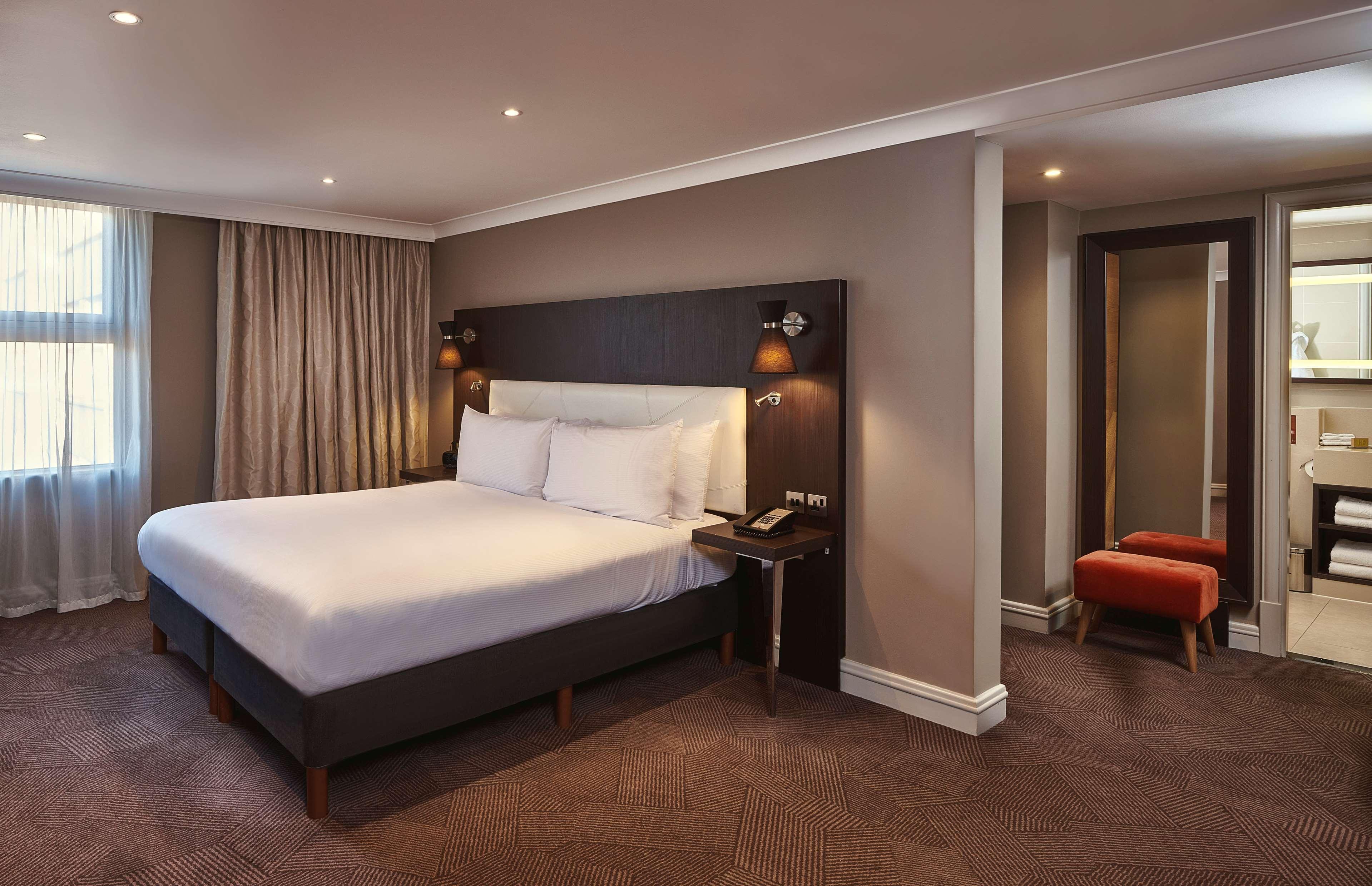 Doubletree By Hilton Ealing Hotel