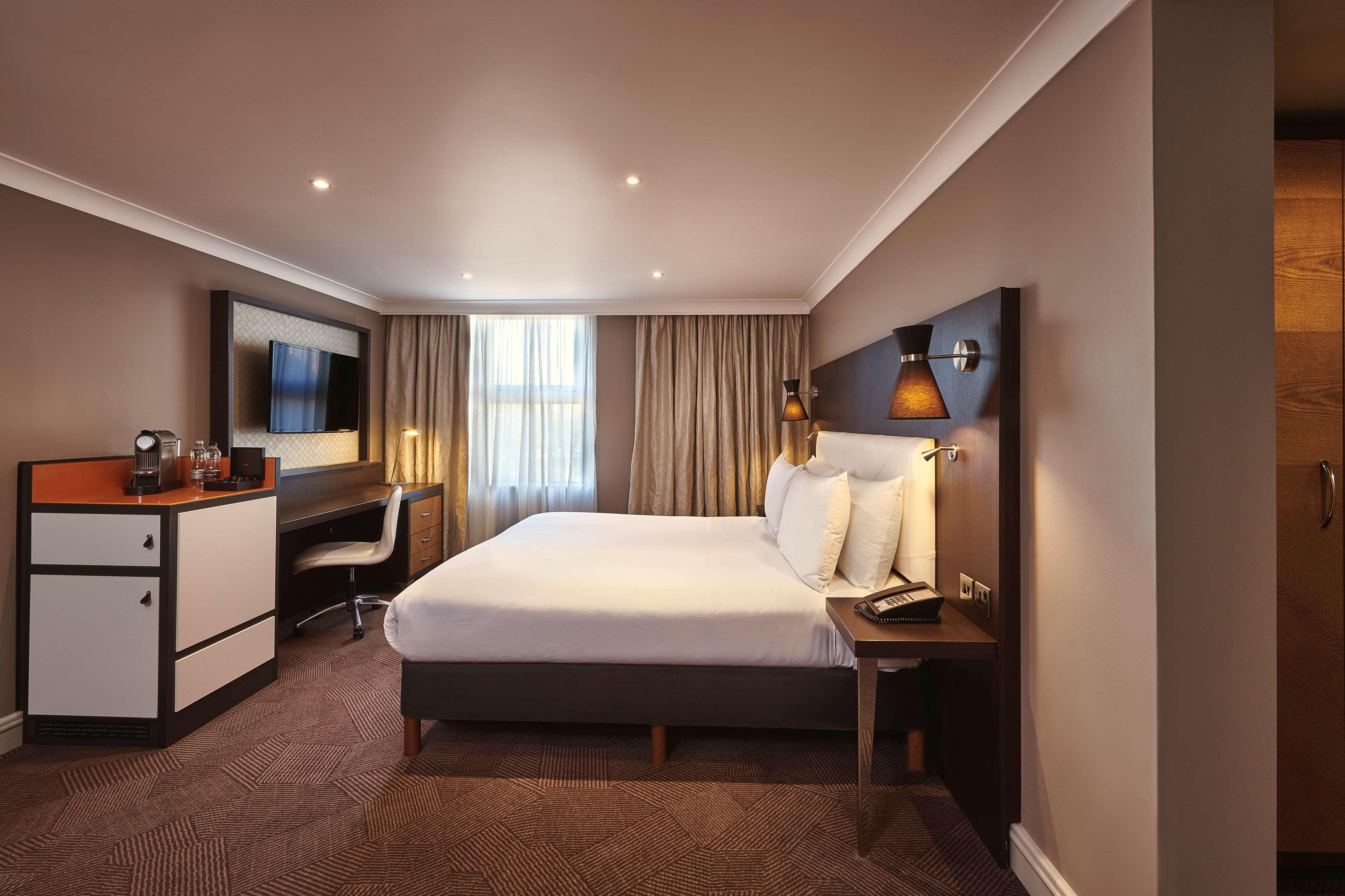 Doubletree By Hilton Ealing Hotel