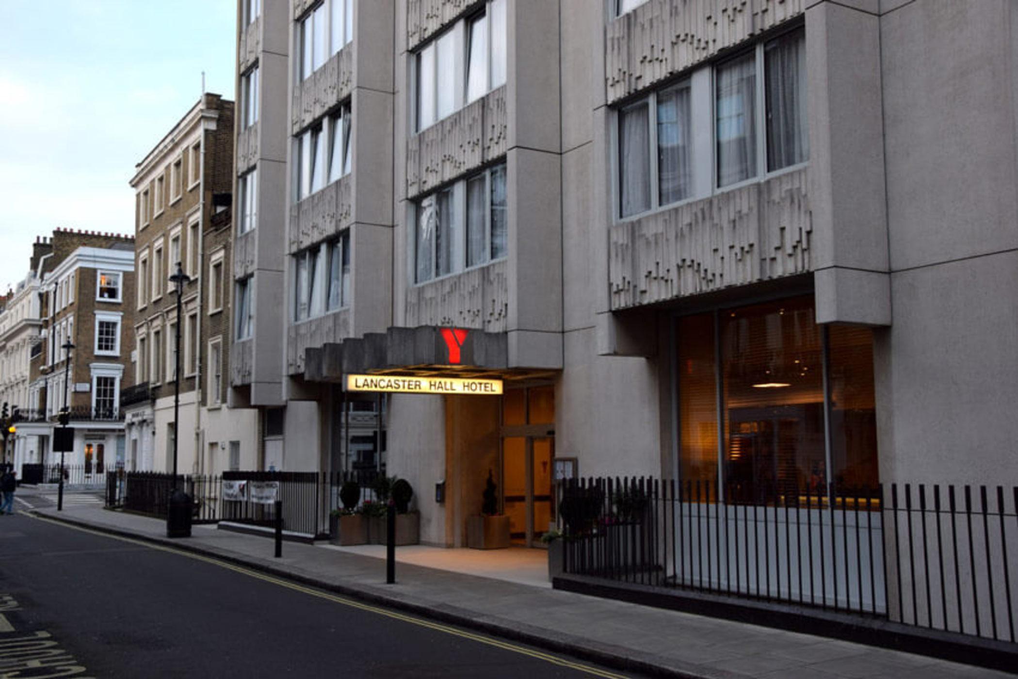Lancaster Hall Hotel 3*