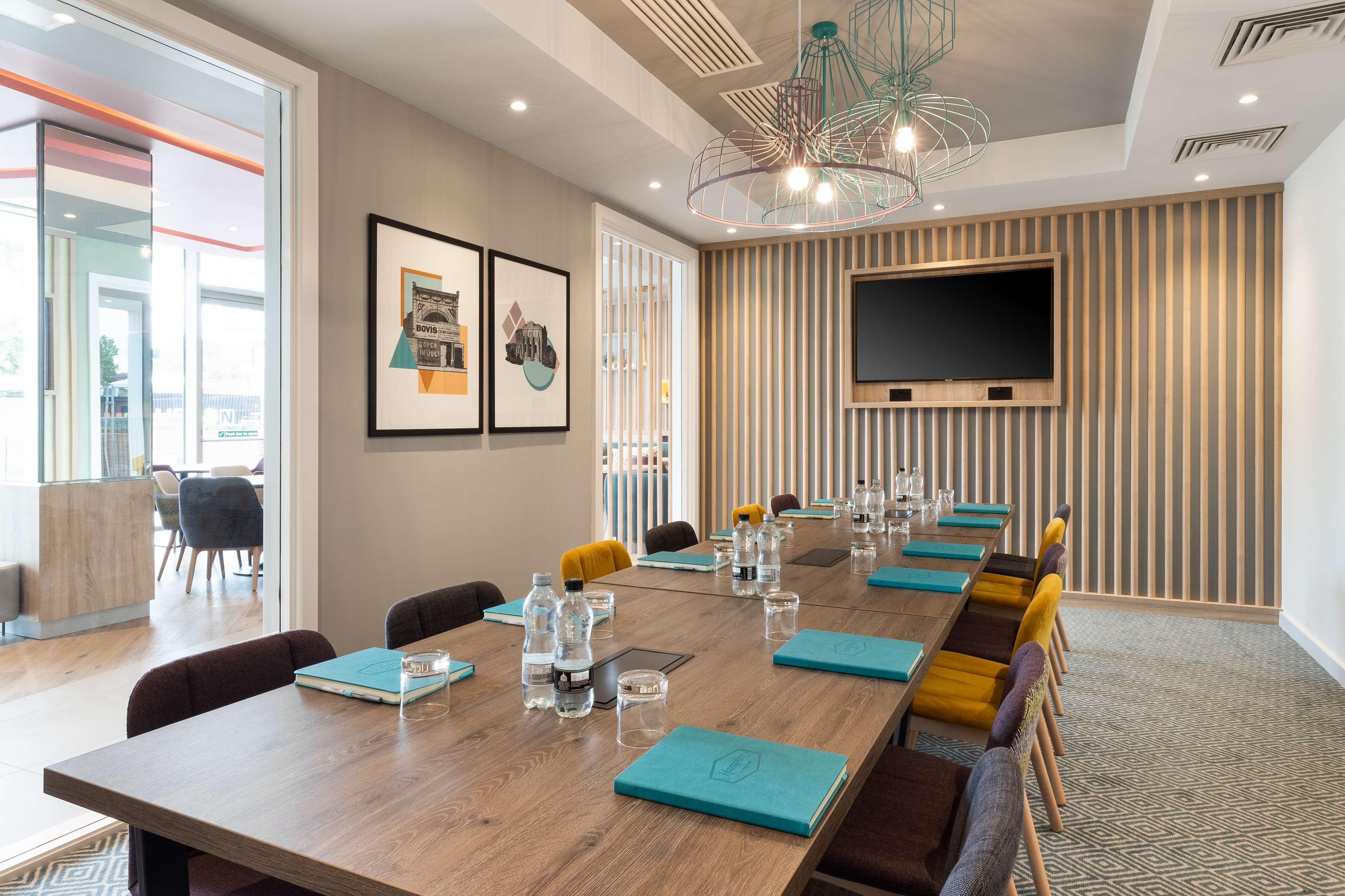 Hotel Hampton By Hilton Ealing 4*