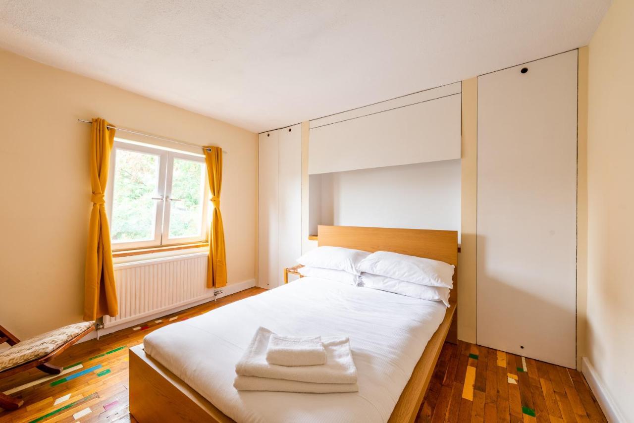 Pass The Keys Charming Duplex Flat By Oval Leilighet London