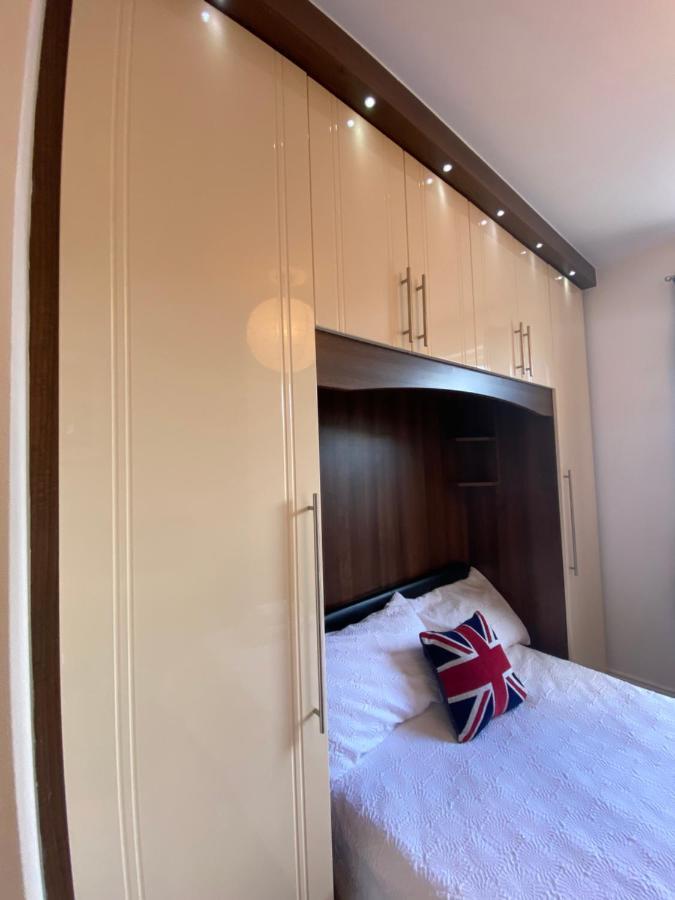 Maison d'hôtes Notting Hill Next Door Bedroom In The Share Flat Londres