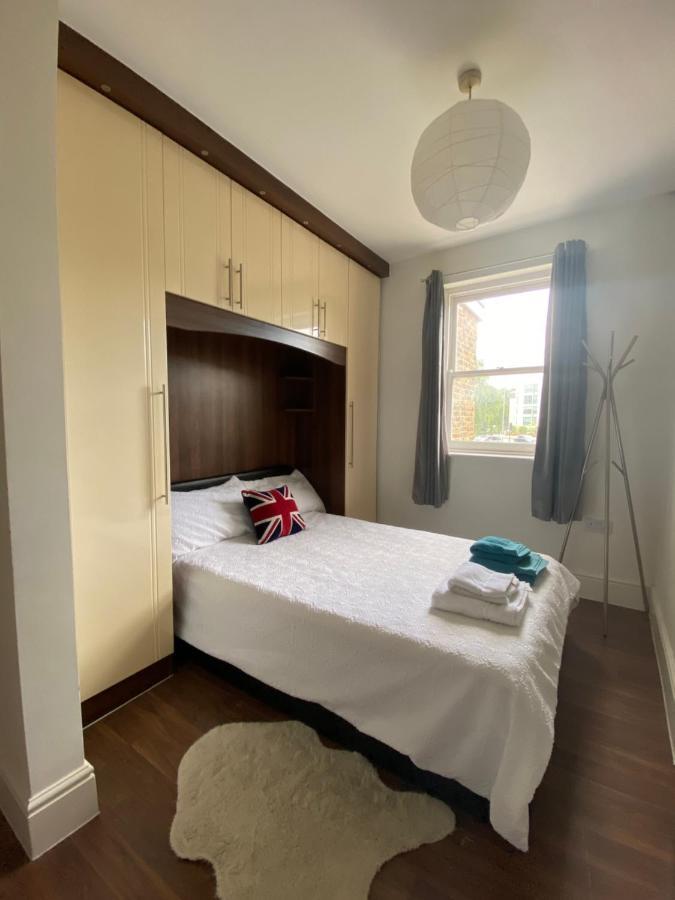 Notting Hill Next Door Bedroom In The Share Flat Londres