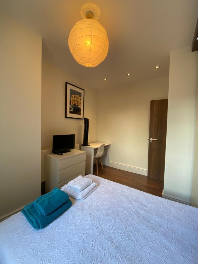 Notting Hill Next Door Bedroom In The Share Flat Maison d'hôtes *