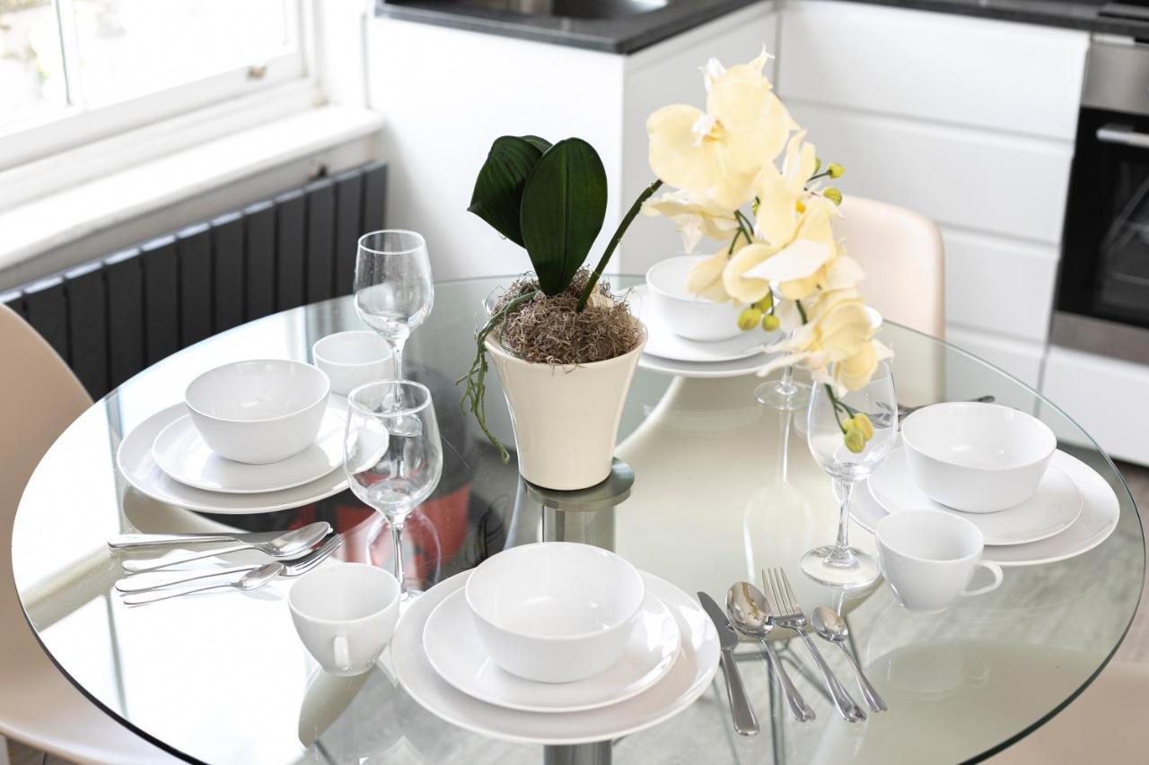 Penthousestays Notting Hill - Chic 2 Bedroom W/ King Beds - Near Portobello Road & Kensington High Street Londen