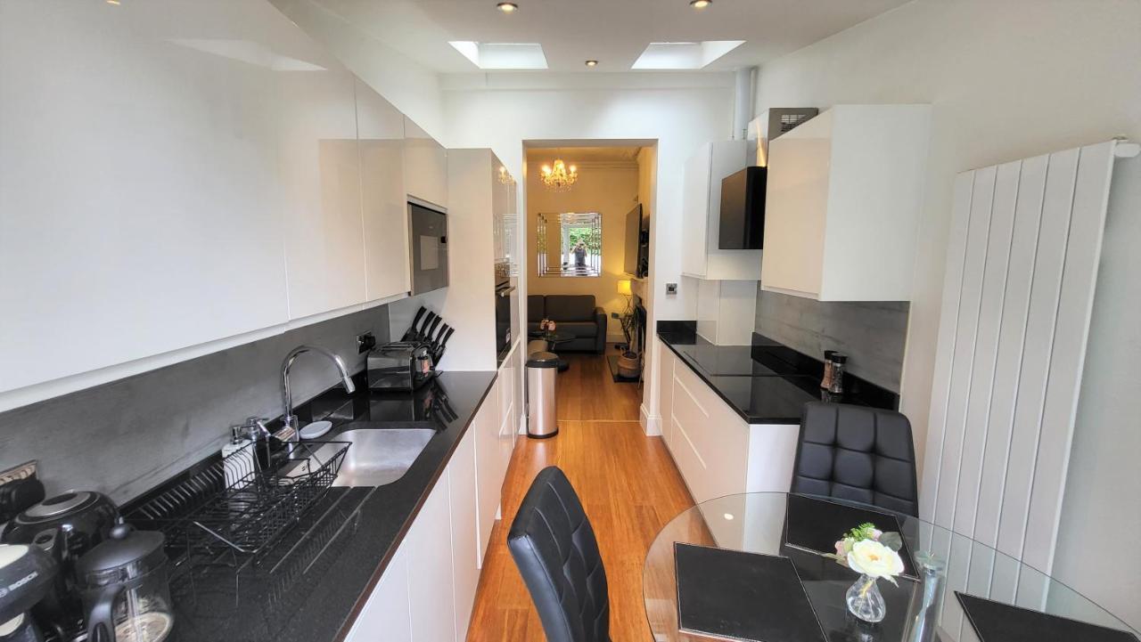2 Bed Luxury Service In The Heart Of Chiswick Town, W4 Zone 2 Appartamento