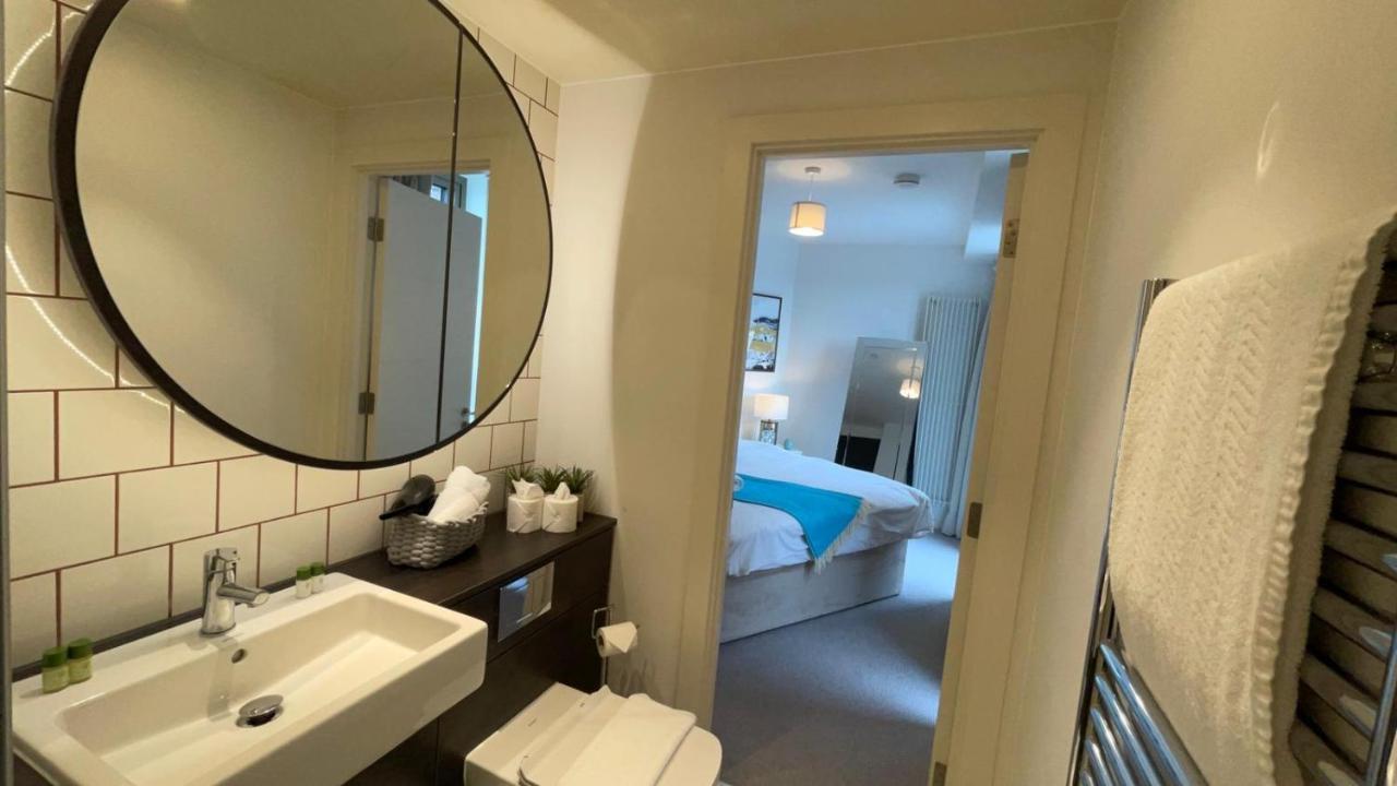 Luxury Three Bed By Excel Londra
