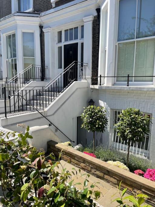 Stylish 3-bedroom Flat In Kensington Apartment *