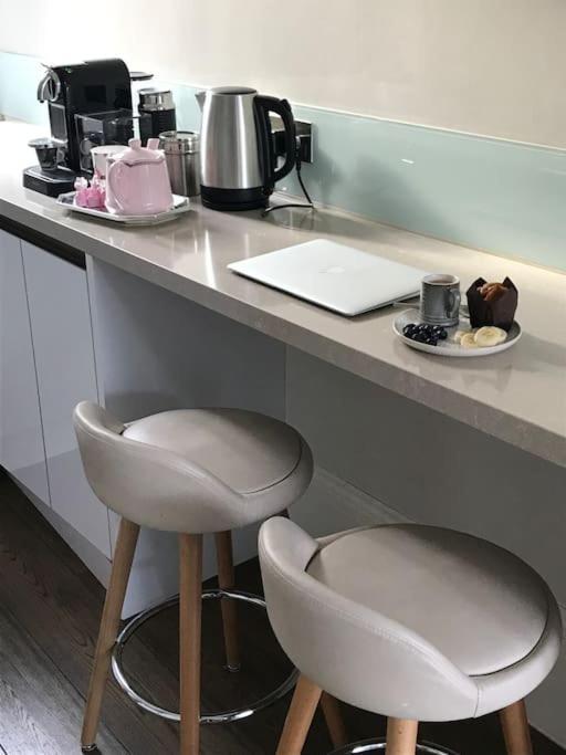 Stylish 3-bedroom Flat In Kensington Apartment *