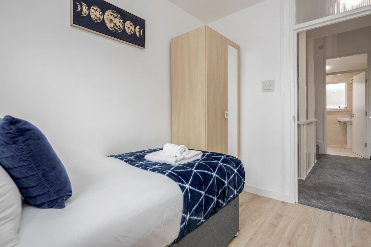 Carlile House - 5 Bedroom, Sleeps 8, Free Parking, 2 Bathrooms By Damask Homes *