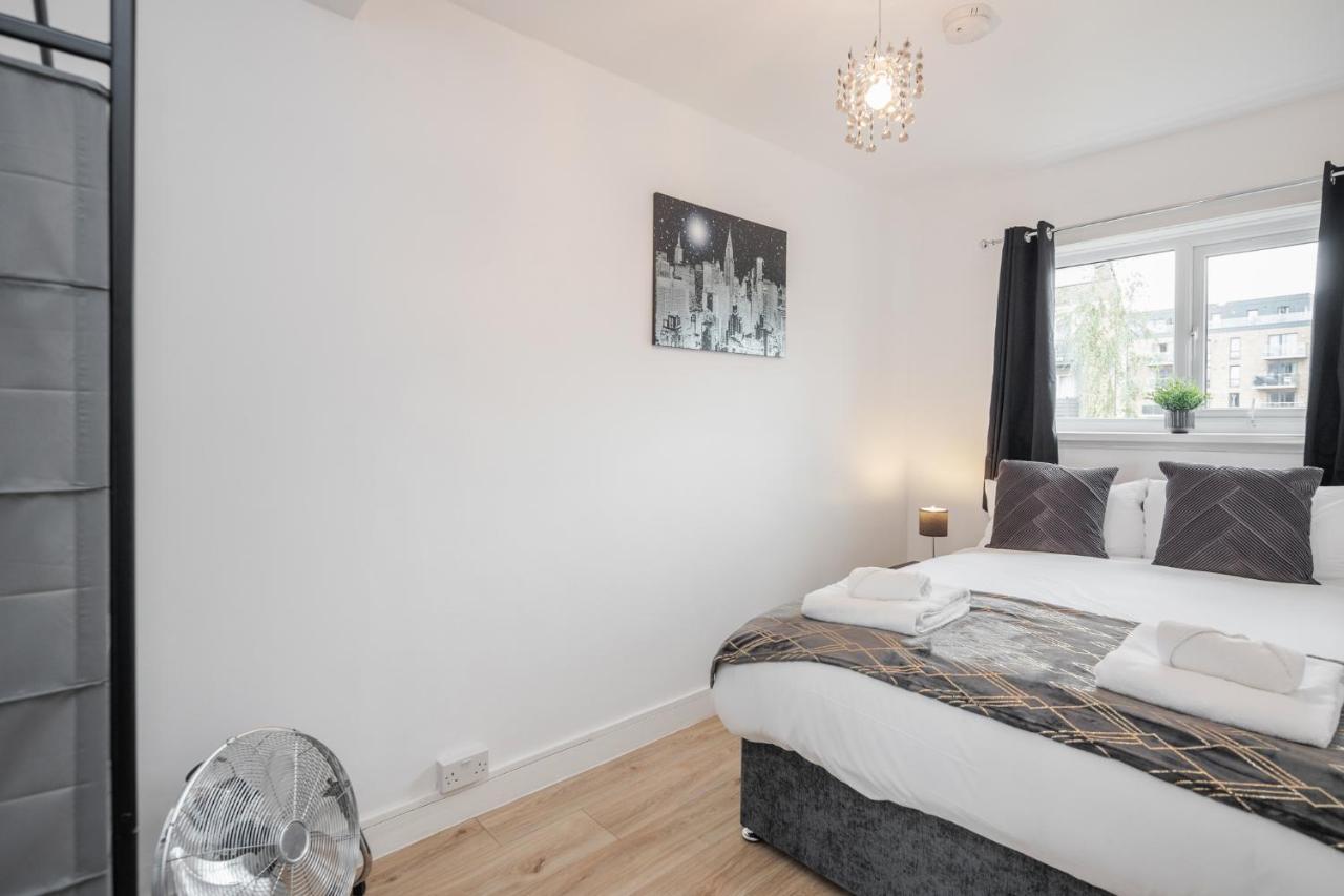 Hébergement de vacances Carlile House - 5 Bedroom, Sleeps 8, Free Parking, 2 Bathrooms By Damask Homes *