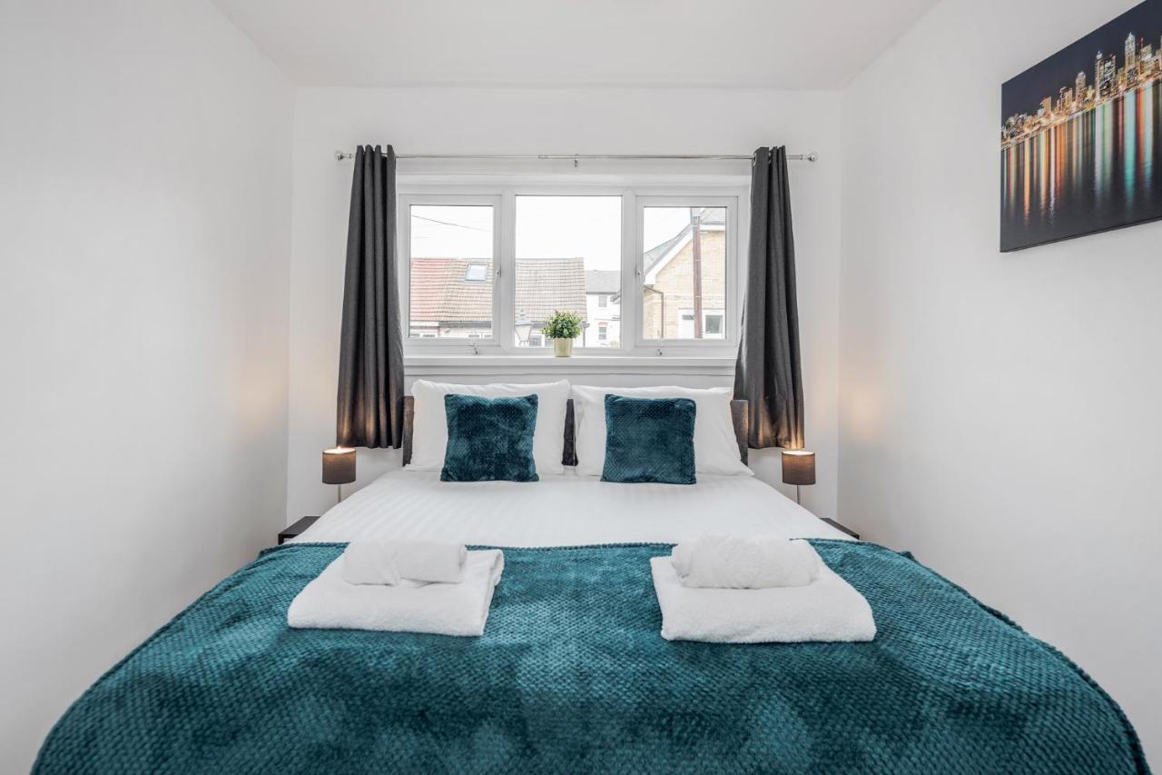Hébergement de vacances Carlile House - 5 Bedroom, Sleeps 8, Free Parking, 2 Bathrooms By Damask Homes *