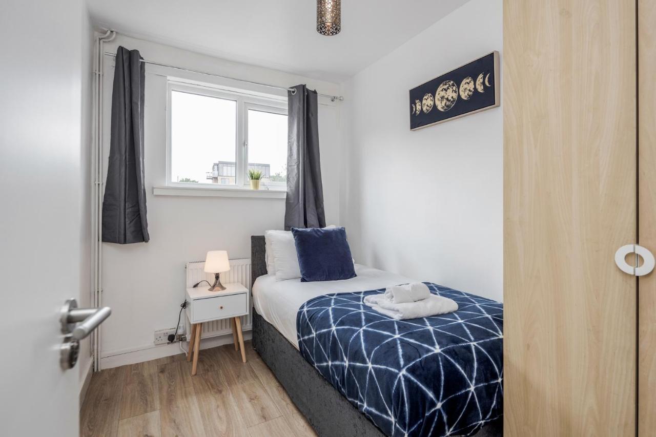 Carlile House - 5 Bedroom, Sleeps 8, Free Parking, 2 Bathrooms By Damask Homes