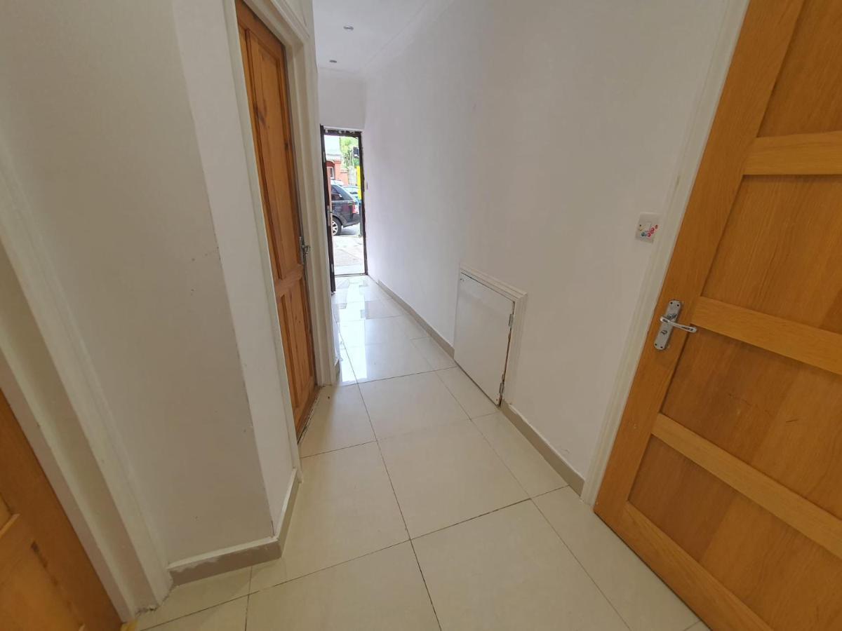 Gasthuis Private Room- Direct Travel Central/ Heathrow