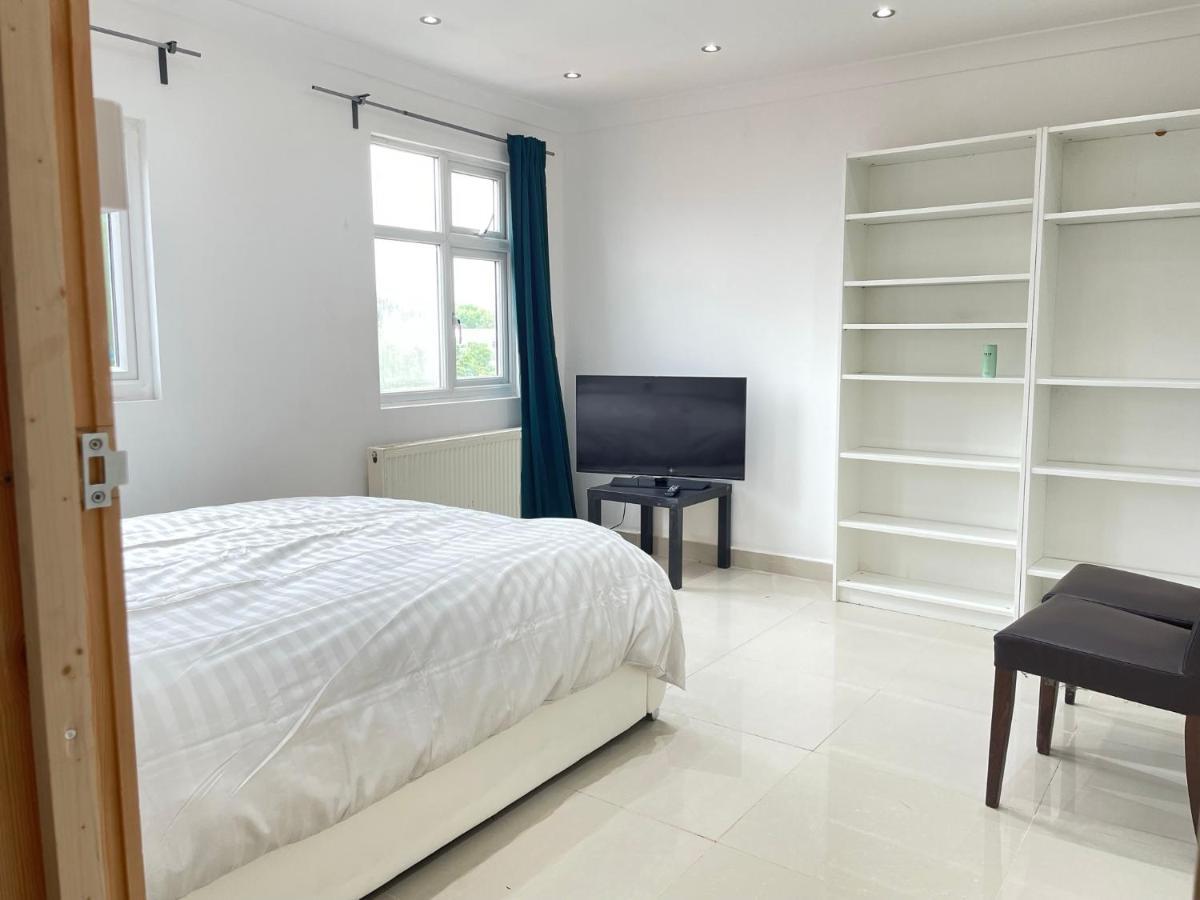 Gasthuis Private Room- Direct Travel Central/ Heathrow