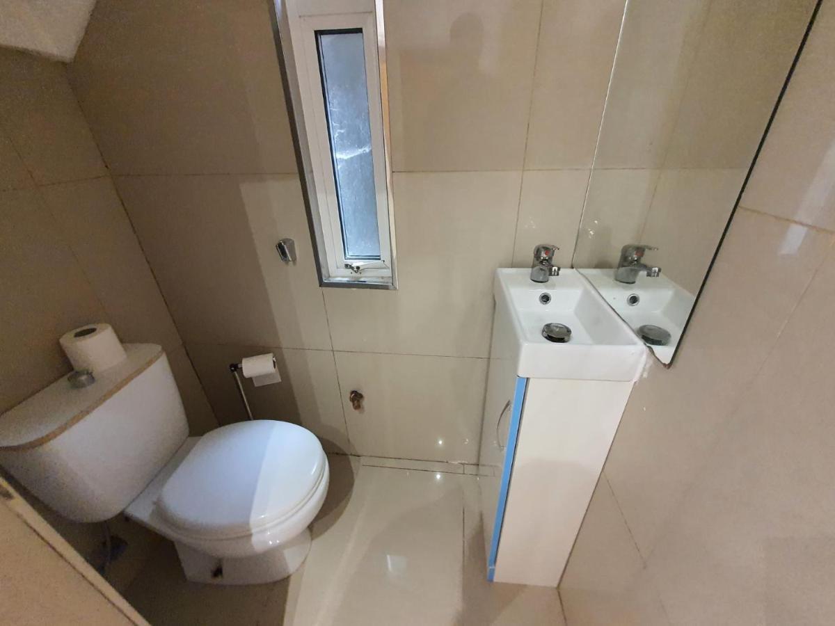 Gasthuis Private Room- Direct Travel Central/ Heathrow *
