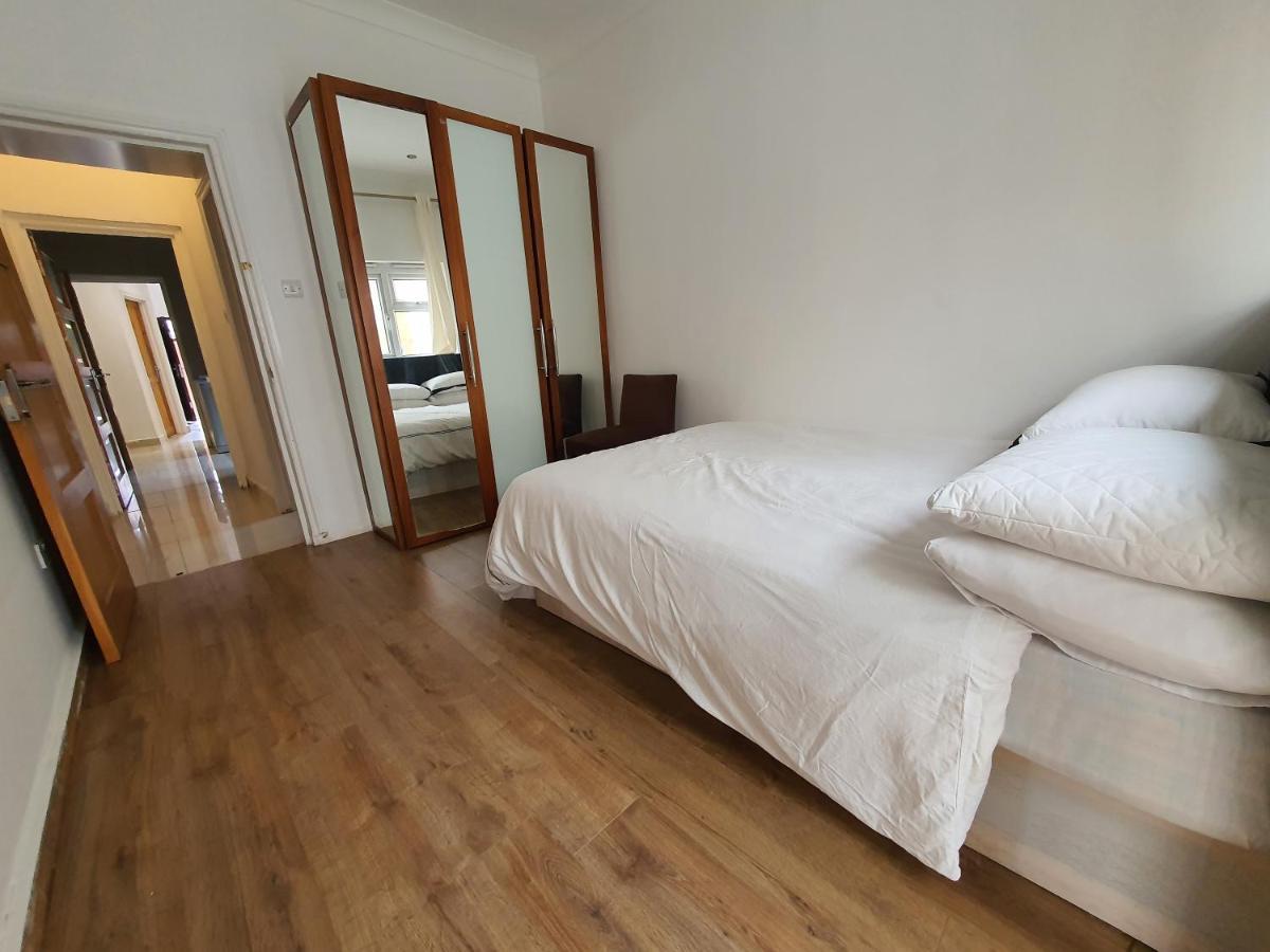 Gasthuis Private Room- Direct Travel Central/ Heathrow *