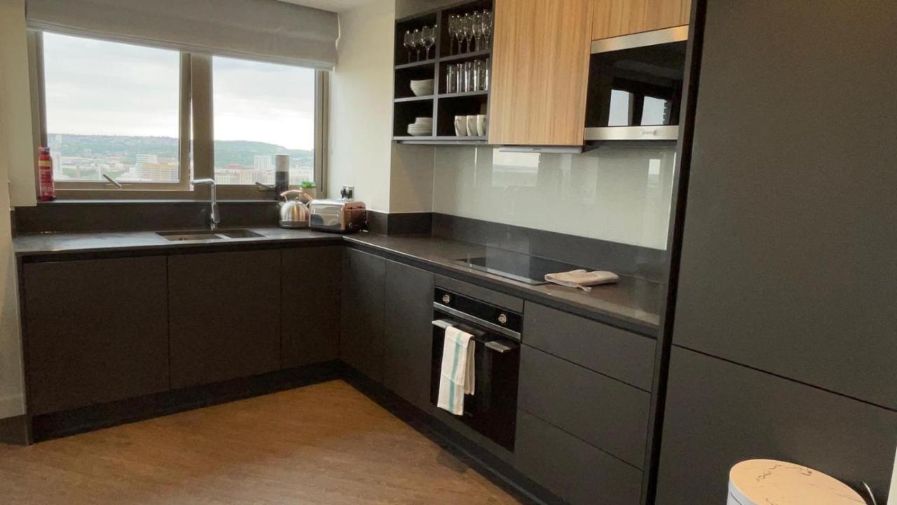 Luxury Three Bed By Excel Londra