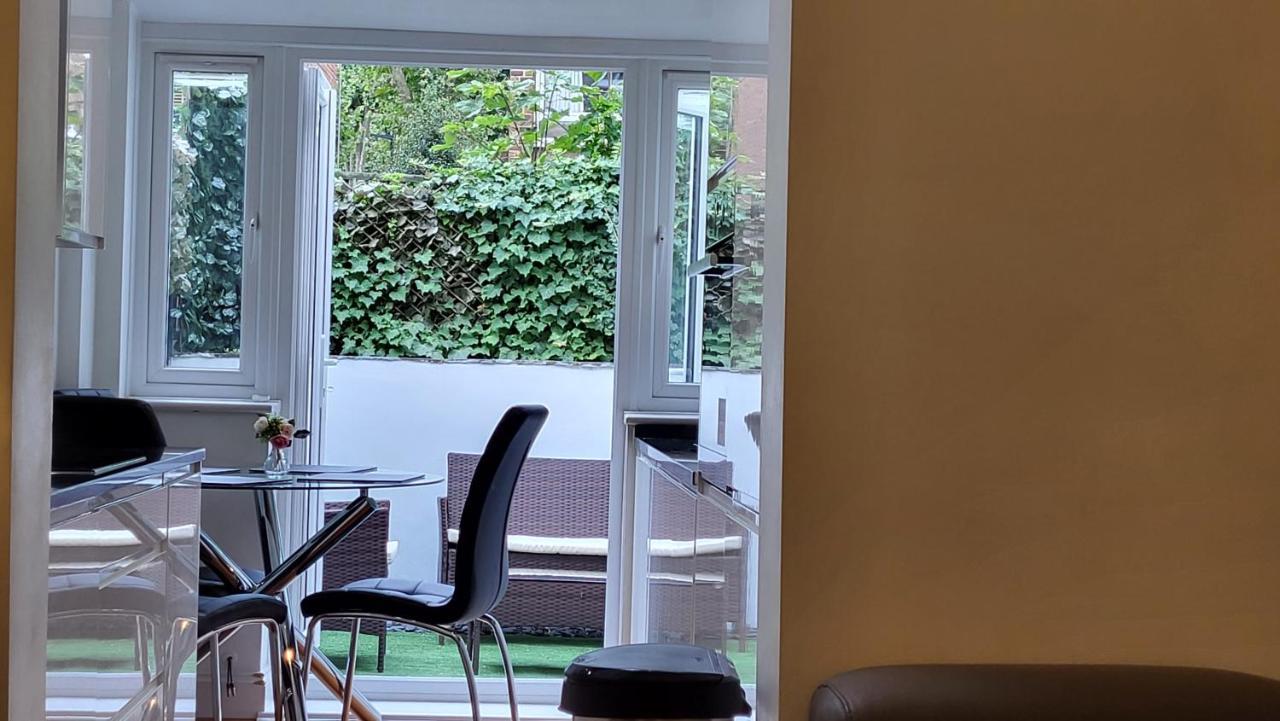 2 Bed Luxury Service In The Heart Of Chiswick Town, W4 Zone 2 * Londra