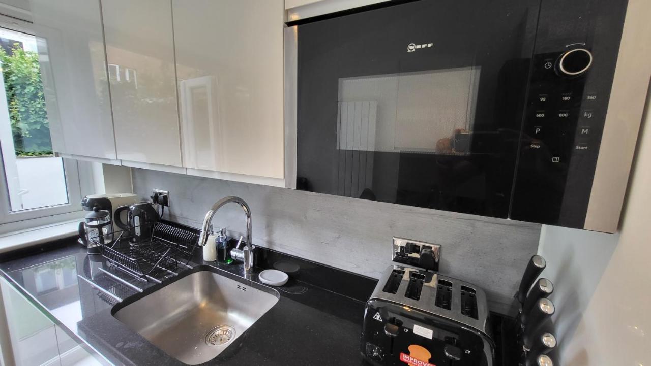 2 Bed Luxury Service In The Heart Of Chiswick Town, W4 Zone 2 Appartamento Londra