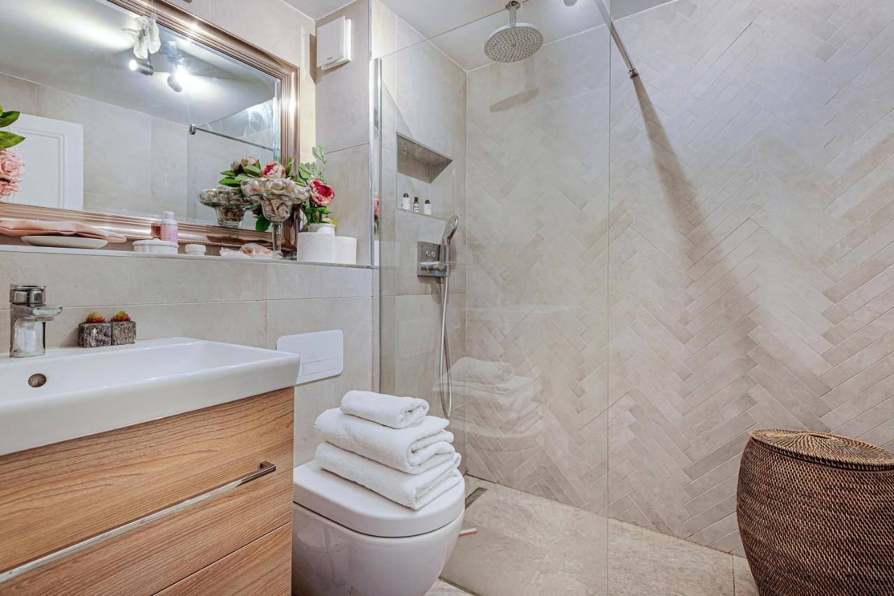 Charming One Bedroom Flat Near Maida Vale By Underthedoormat *