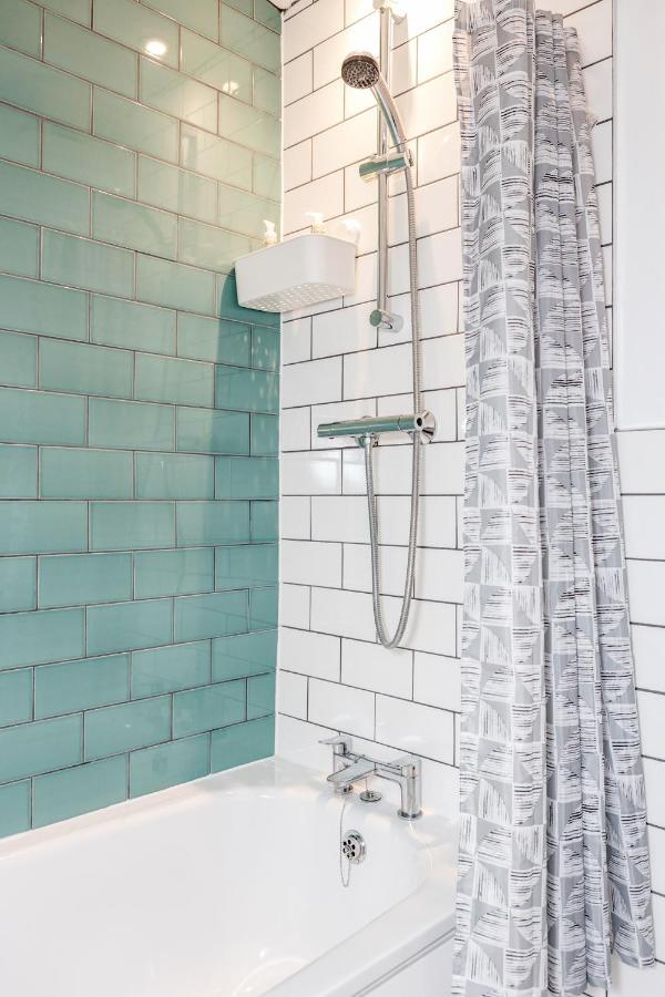 Hébergement de vacances Carlile House - 5 Bedroom, Sleeps 8, Free Parking, 2 Bathrooms By Damask Homes Londres