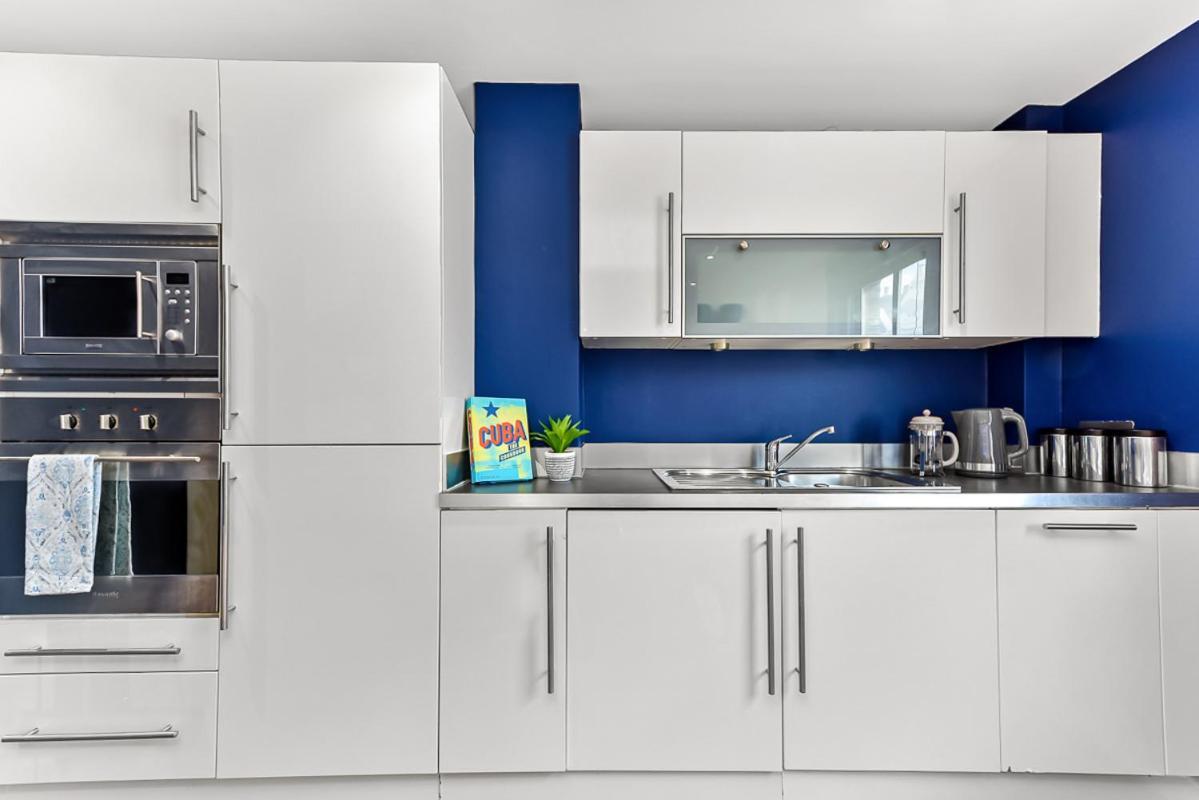 Spacious Cosy 2 Bed Flat, Appartement *