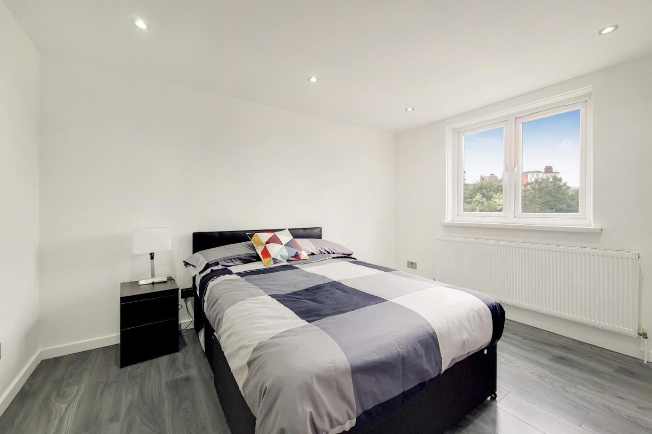 Lovely 4 Bed Perfect For Families! Lägenhet *