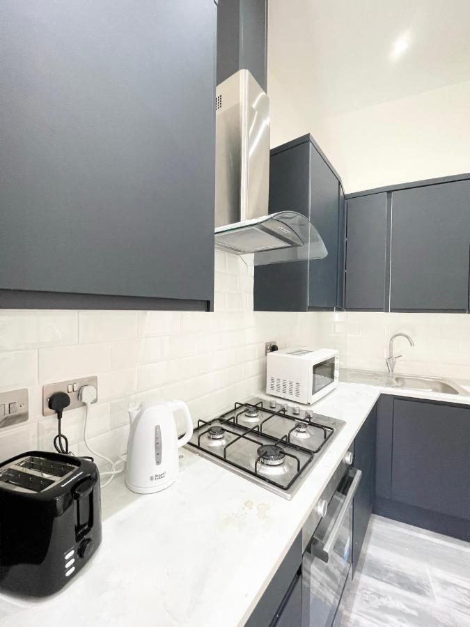 Lovely 4 Bed Perfect For Families! Lägenhet