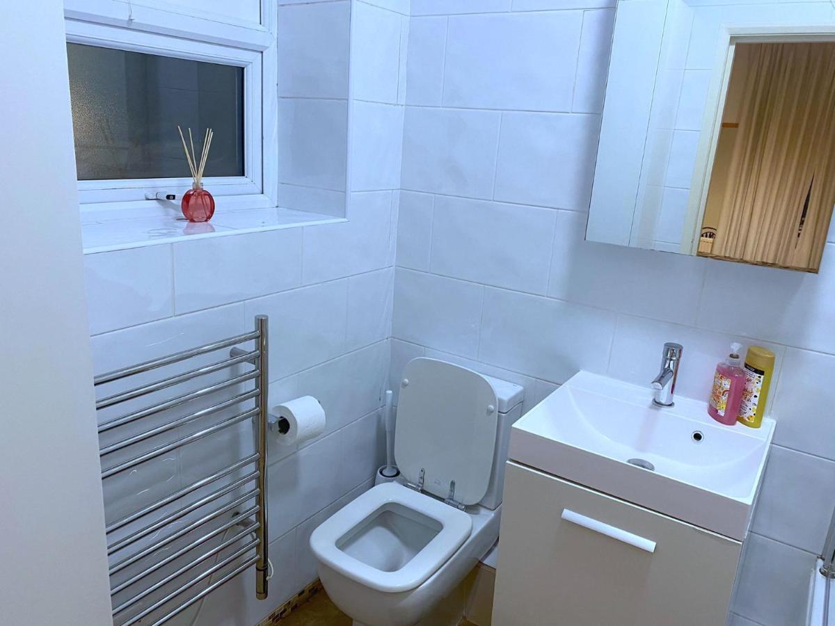 Walk To Bridge En With Kitchen Apartment London