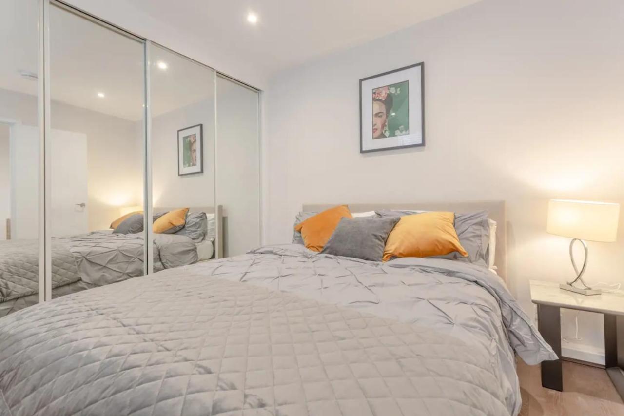 Modern Flat In The Heart Of West Appartement Londen