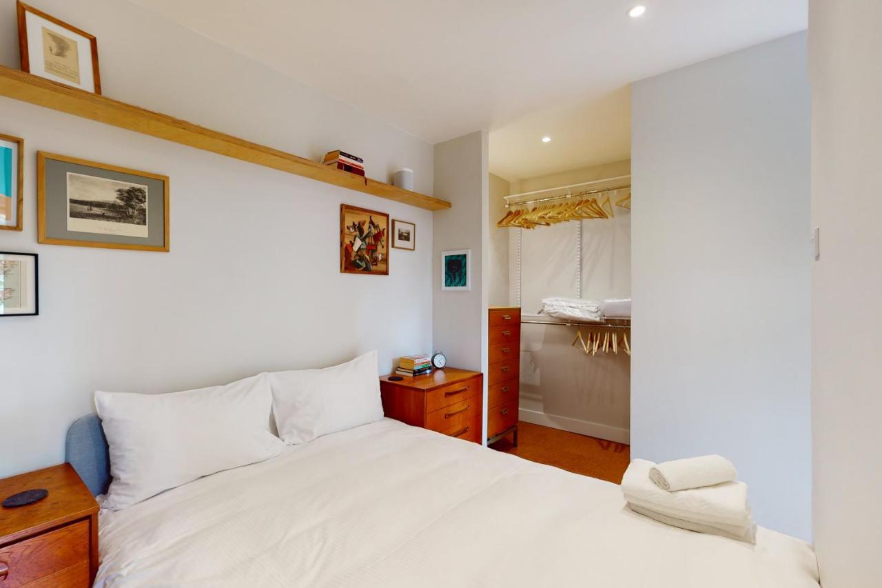 Spacious 1 Bedroom In Kennington Apartment *