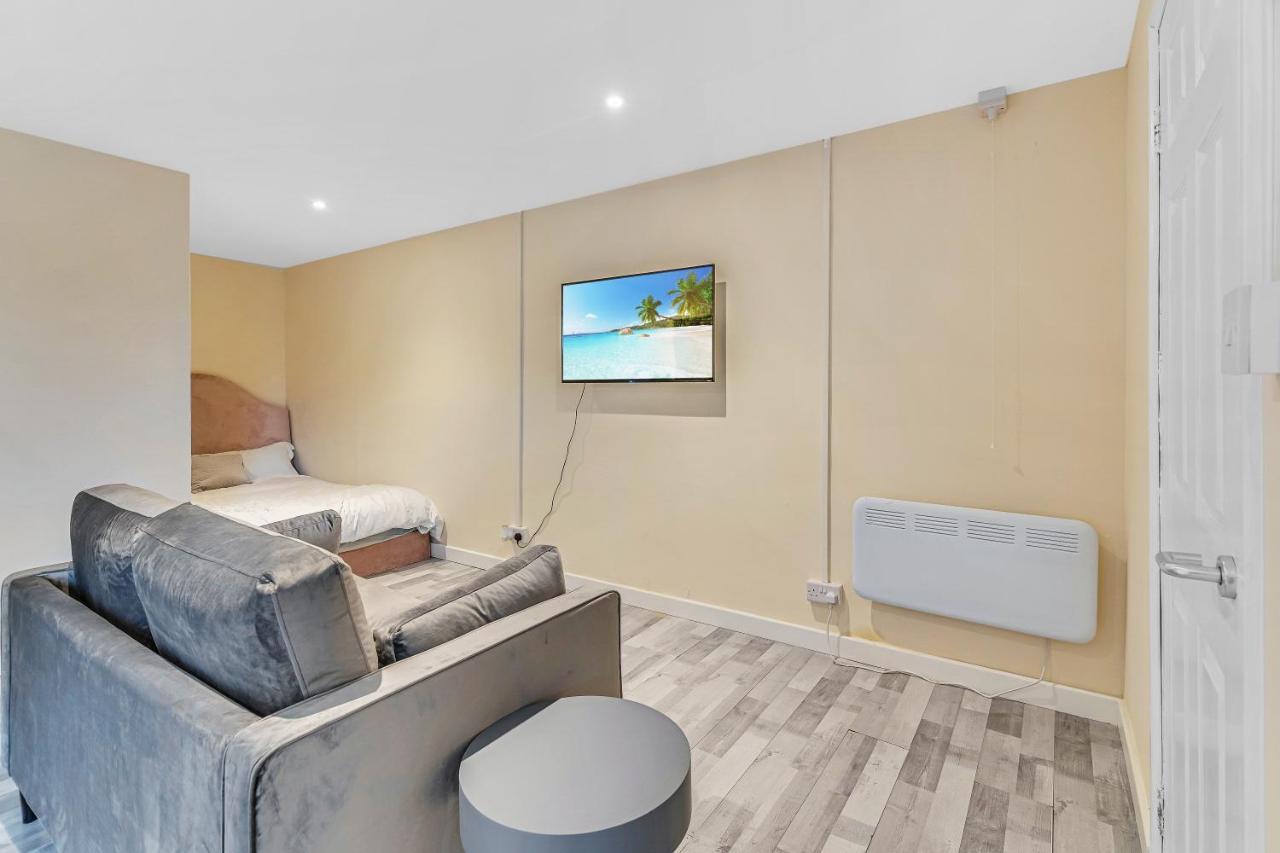 By Rehoboth - Overcomers- Deptford Apartment
