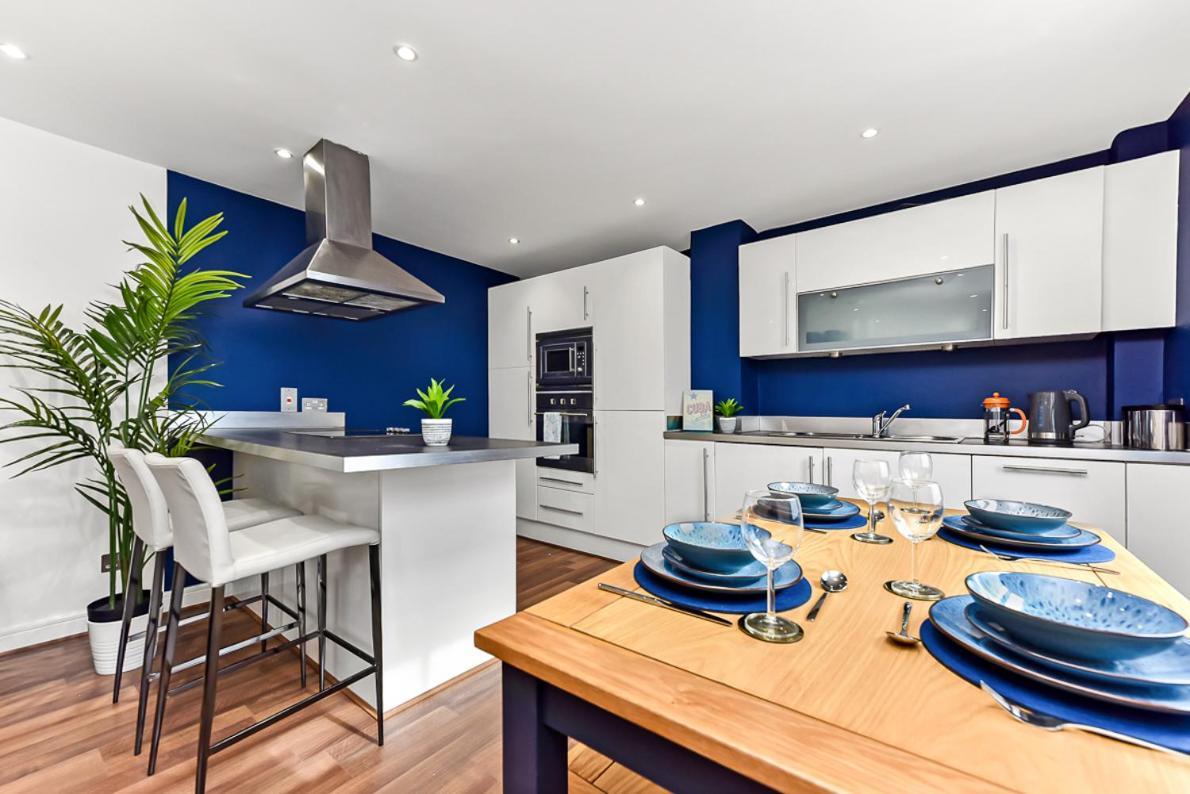 Spacious Cosy 2 Bed Flat, Appartement *