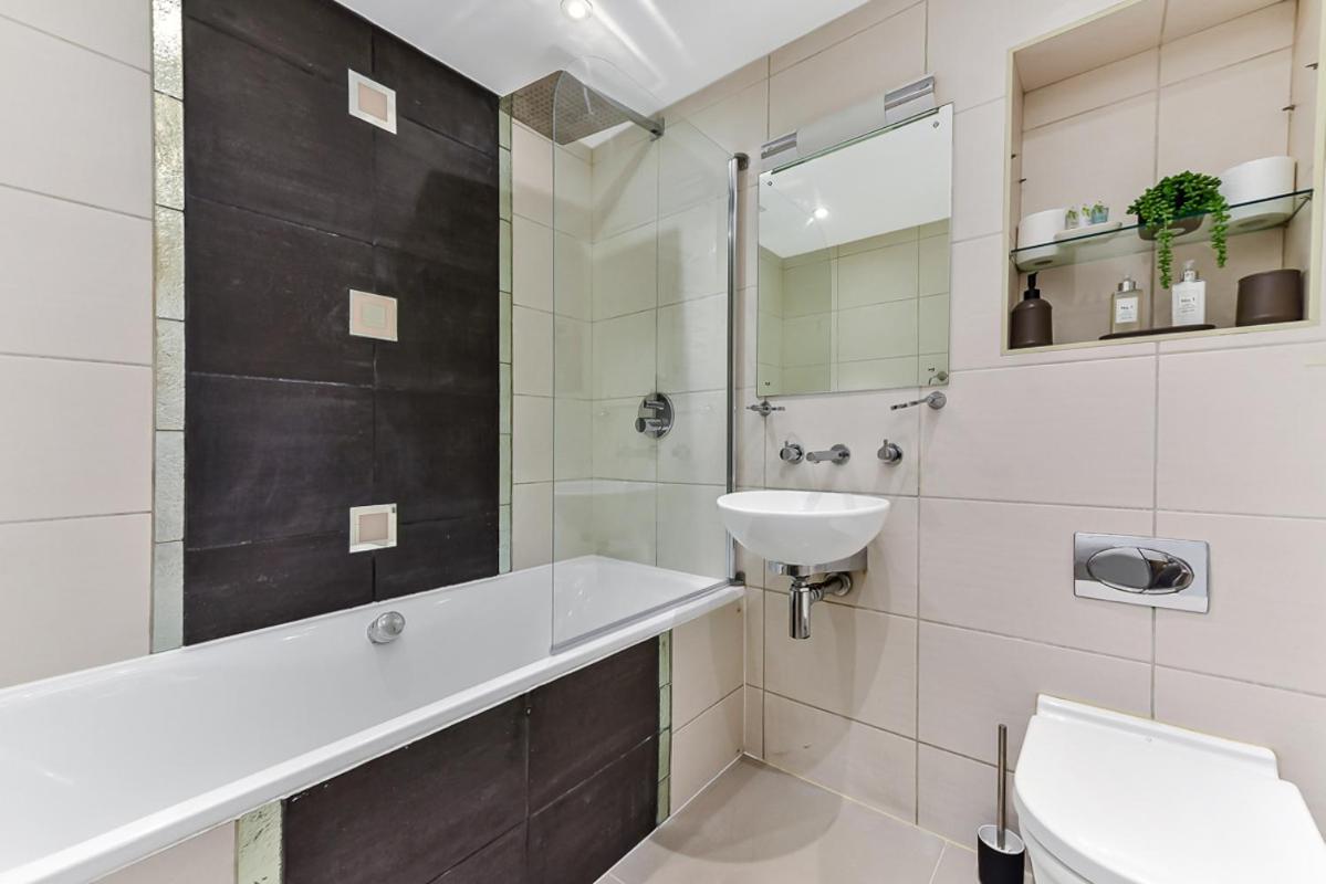 Spacious Cosy 2 Bed Flat, * Londen