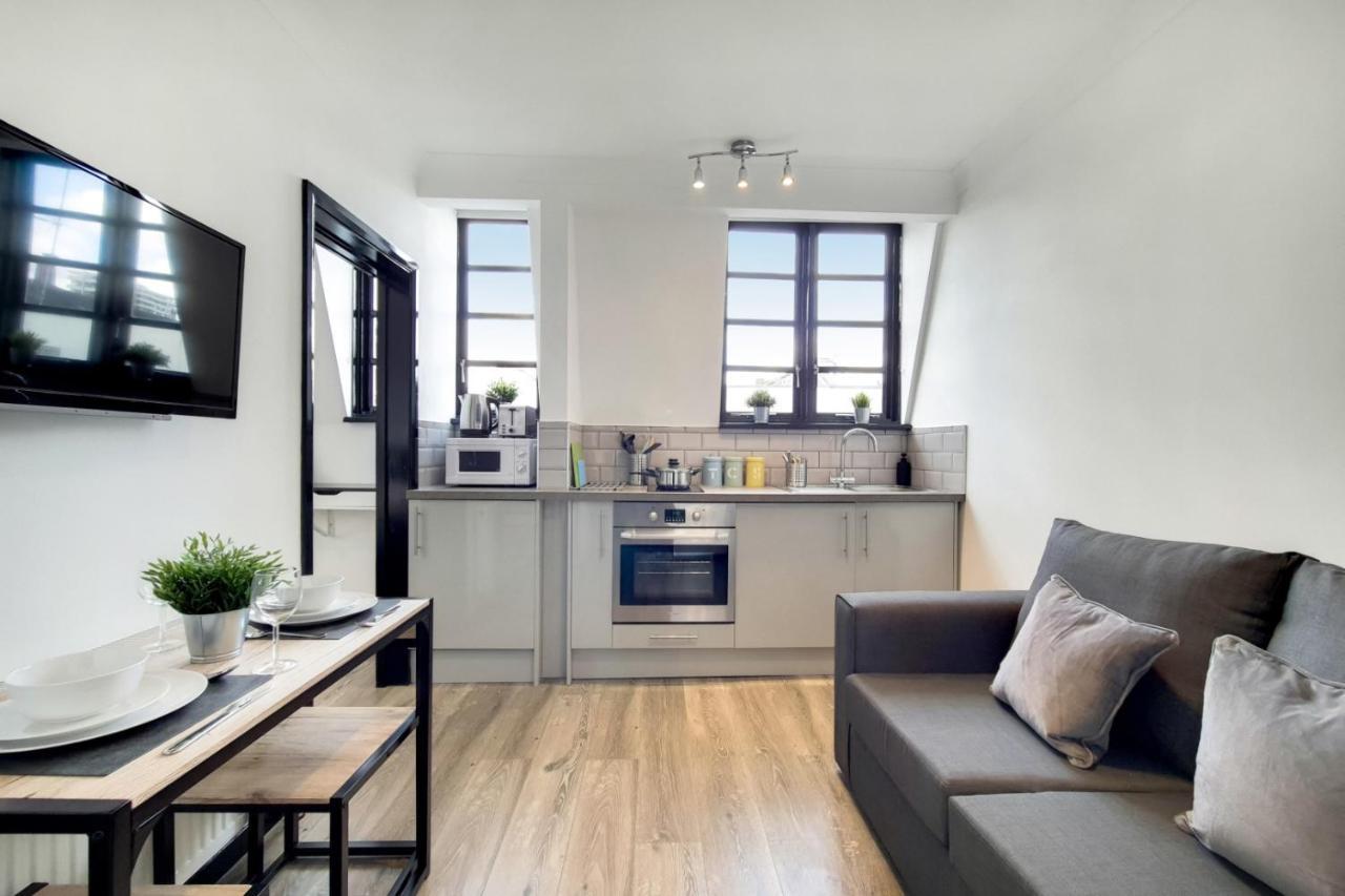 Langdon Brooks Apartment *