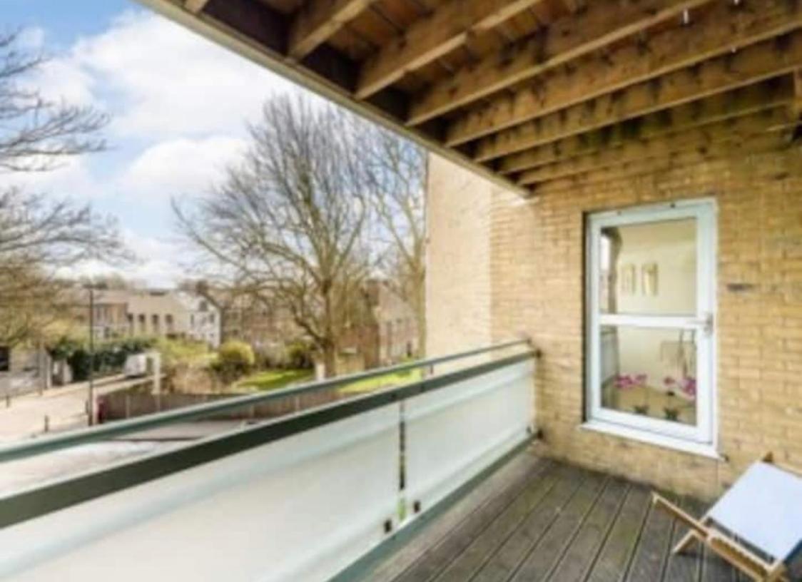 Centrally Located Flat - Battersea Park Road * Londres